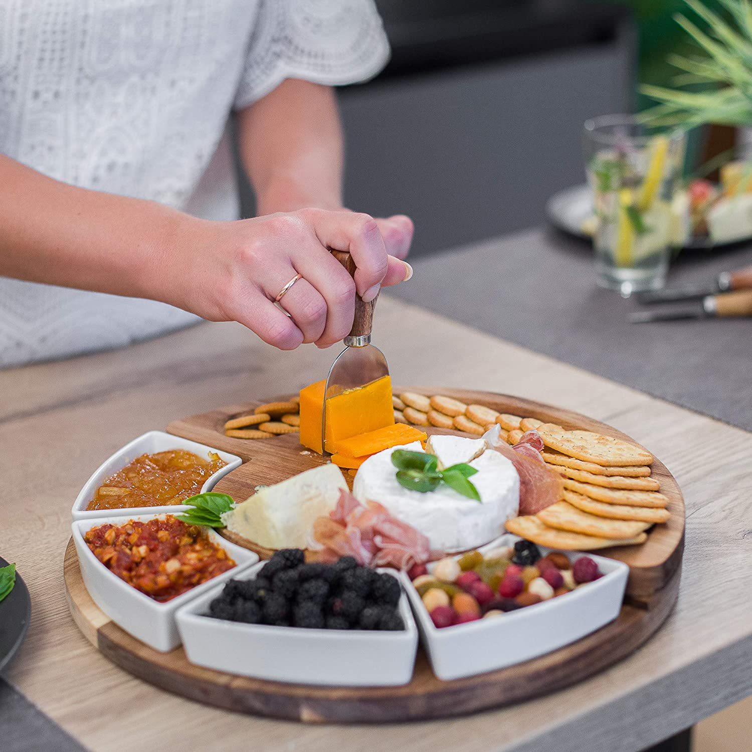 Rotating Round Acacia Wooden Cheese Board Set