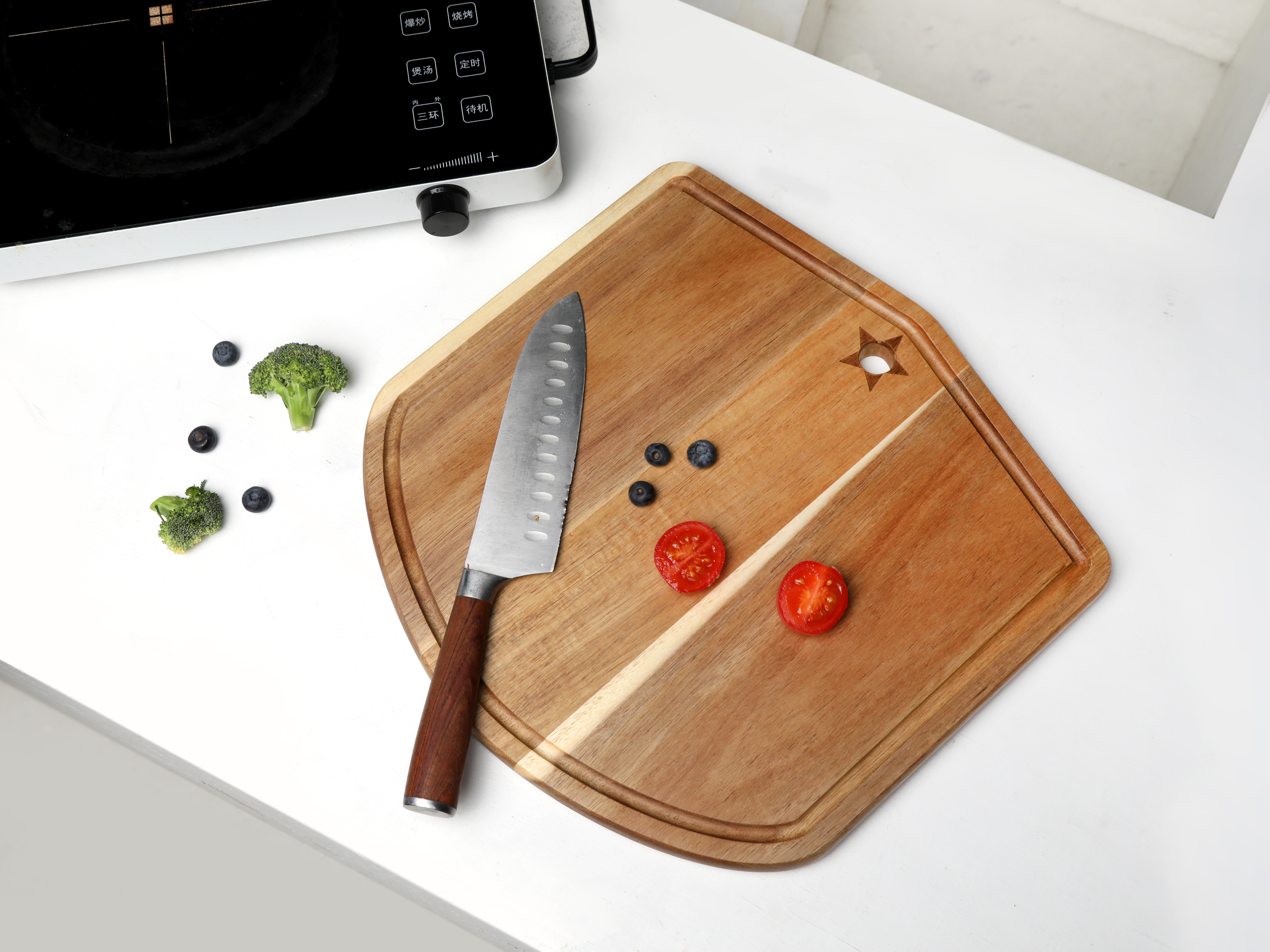 Shield Cutting Board With Juice Groove